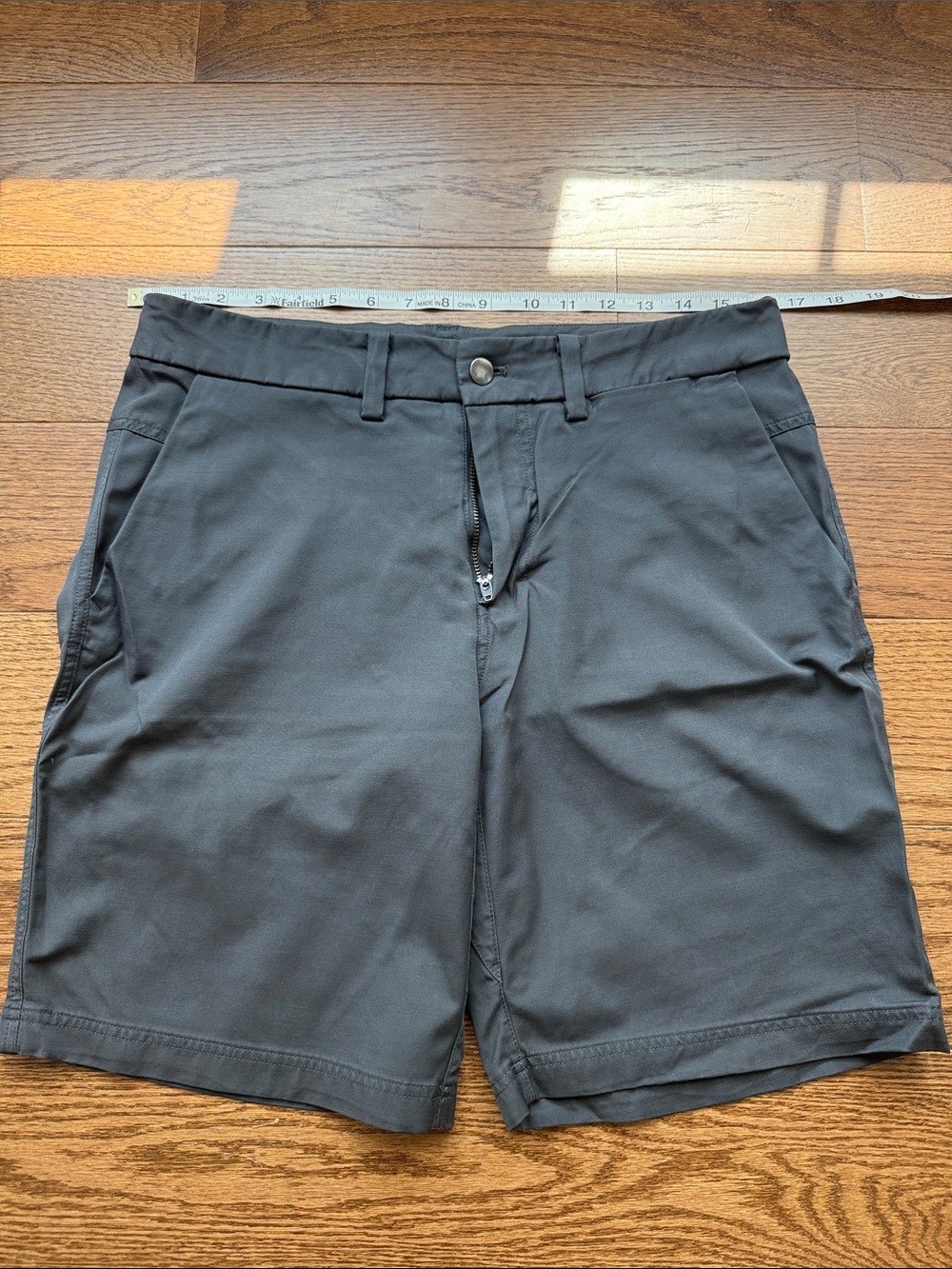 lululemon athletica Men's Flat-Front Shorts - Charcoal Gray Sz 32